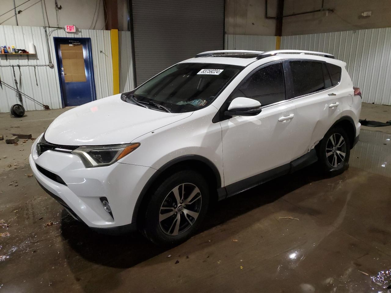 VIN 2T3RFREV8HW553257 2017 TOYOTA RAV4 no.1