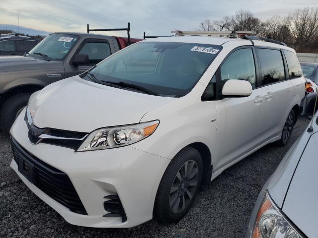 2019 Toyota Sienna Le