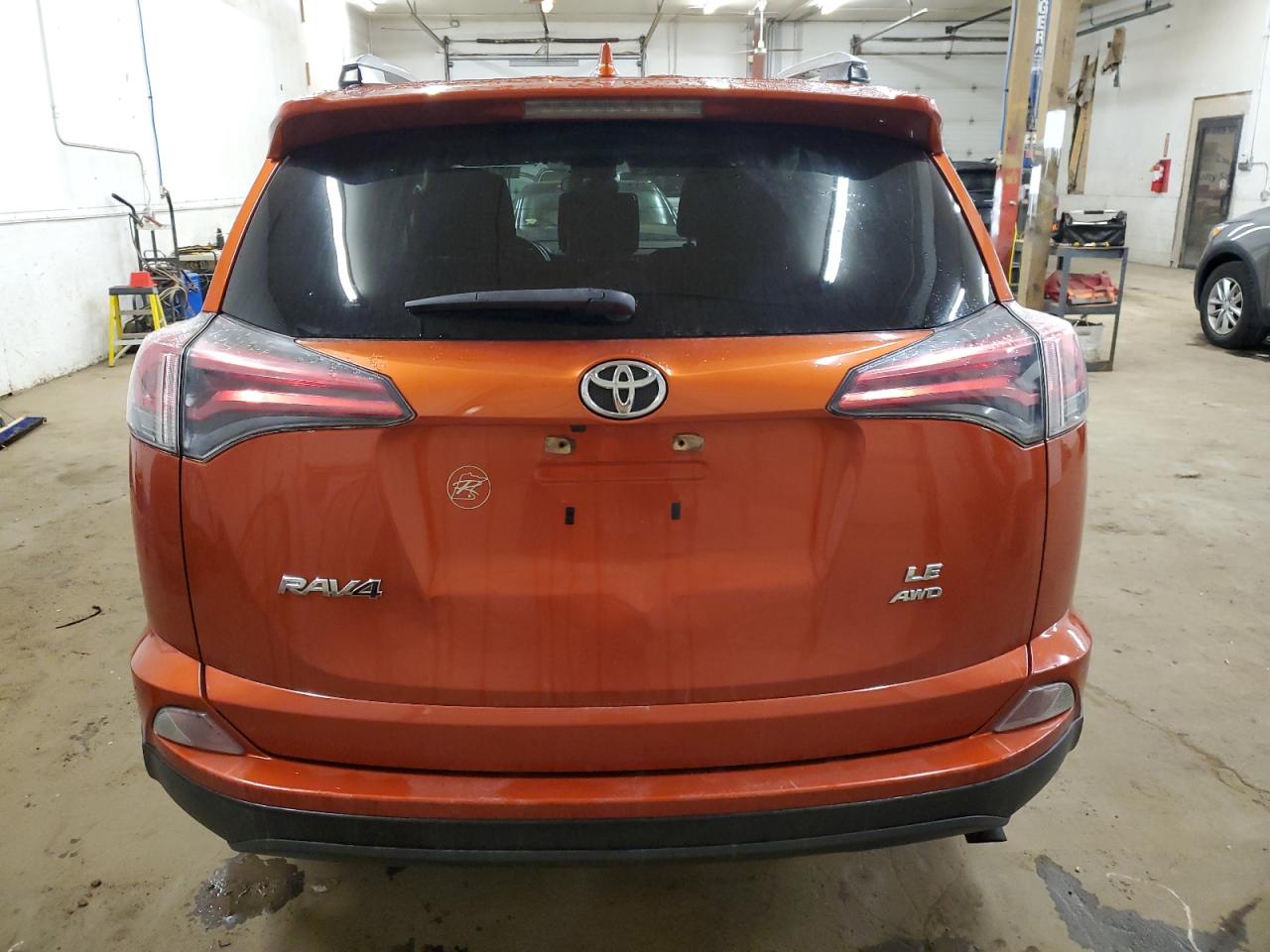 VIN JTMBFREV9GJ073470 2016 TOYOTA RAV4 no.6