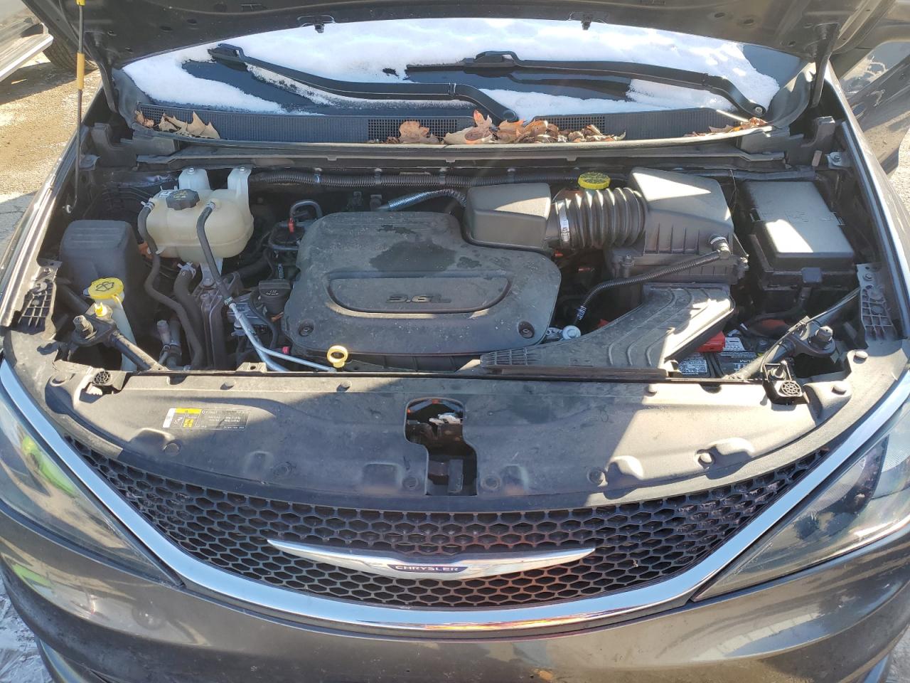 2020 Chrysler Voyager - Image 13