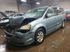 2009 Chrysler Town & Country Touring იყიდება Elgin-ში, IL - Front End