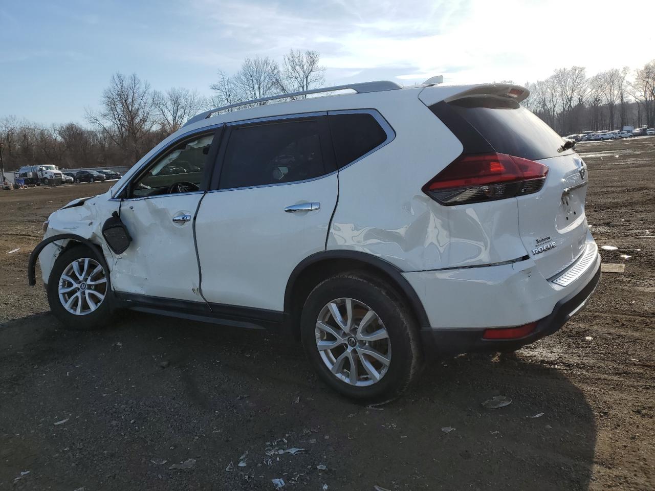 2017 Nissan Rogue - Image 2