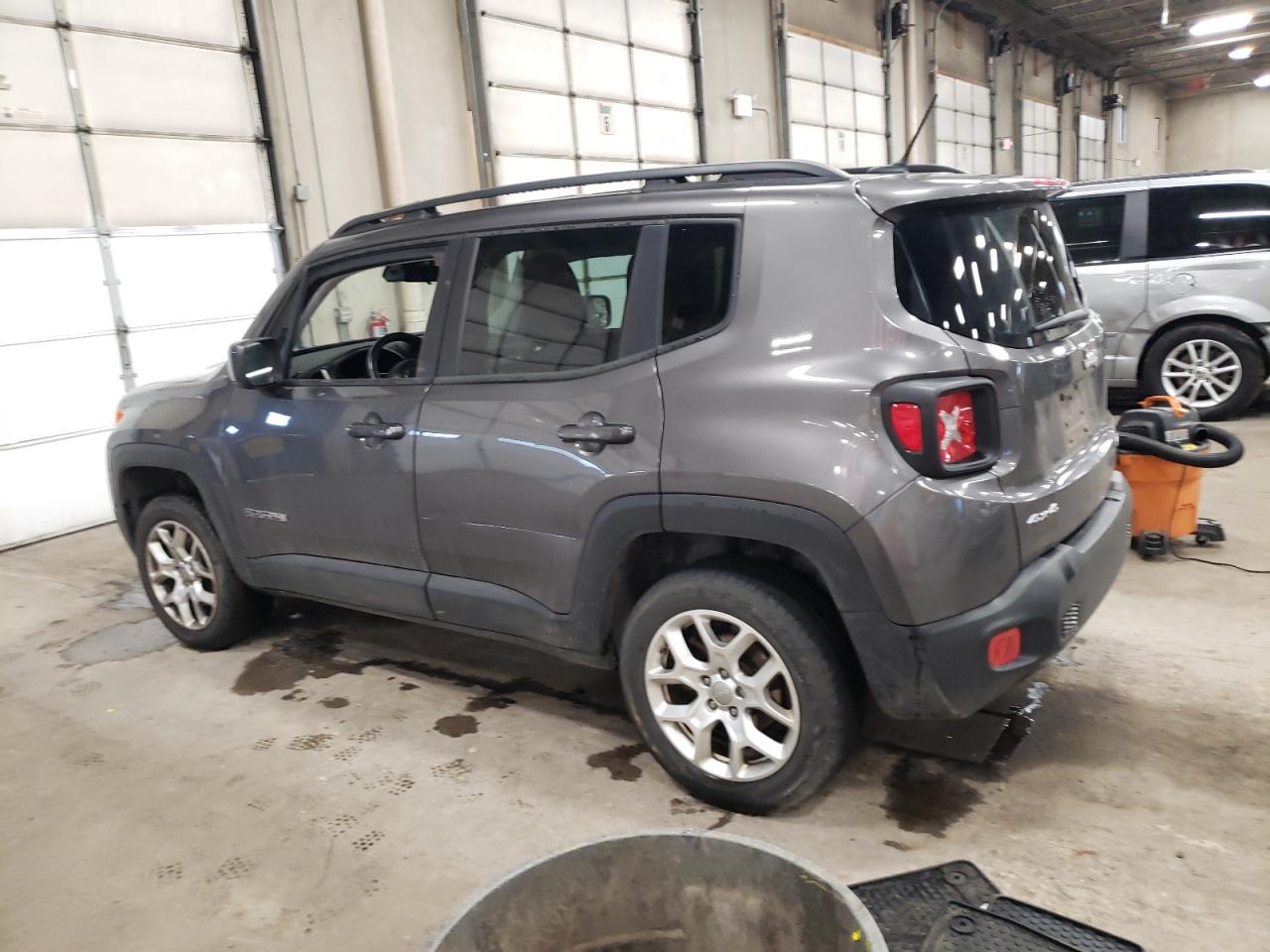 VIN ZACCJBBT8GPC81059 2016 JEEP RENEGADE no.2