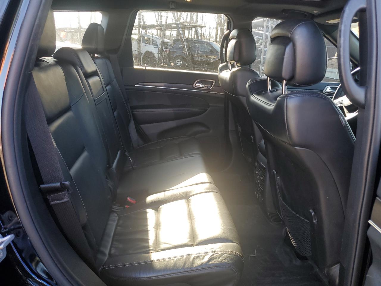 2017 Jeep Grand Cherokee - Image 11