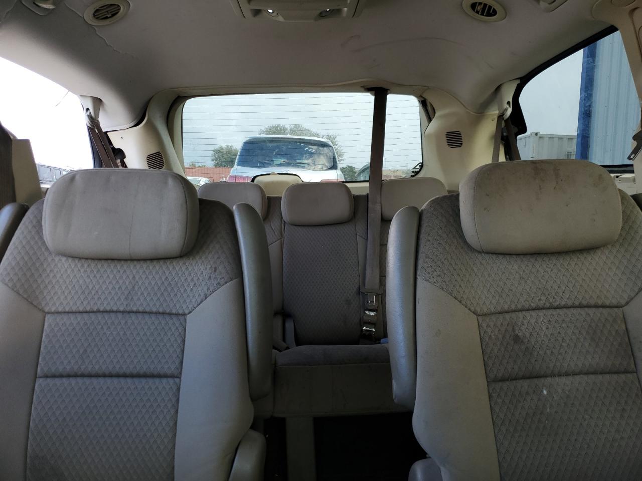2010 Chrysler Town & Country - Image 10