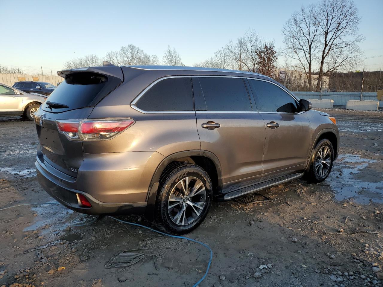 2016 Toyota Highlander - Image 3