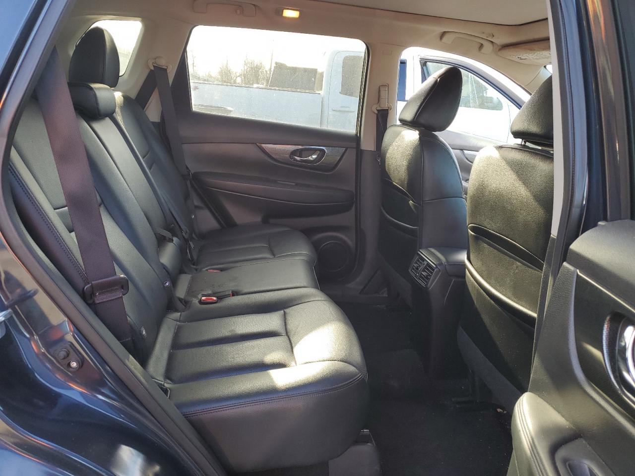 2015 Nissan Rogue - Image 11