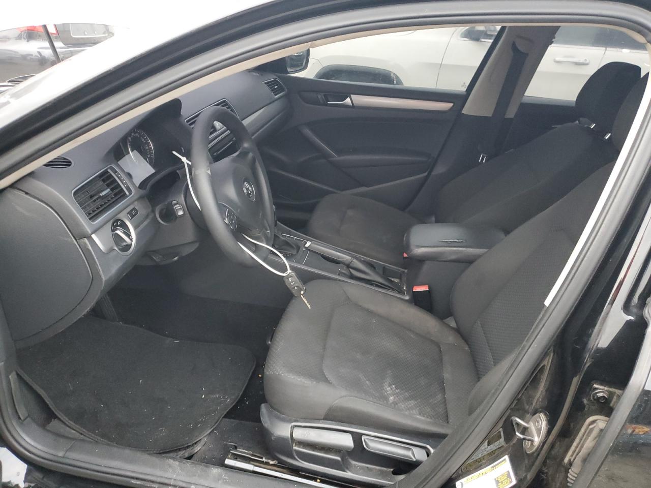 2014 Volkswagen Passat - Image 7