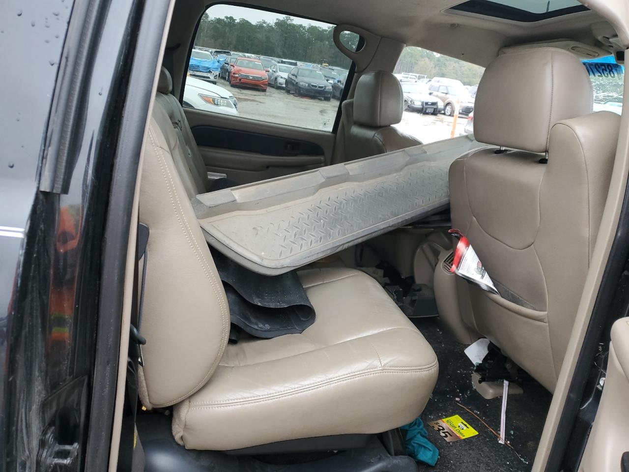 2002 Chevrolet Avalanche - Image 11