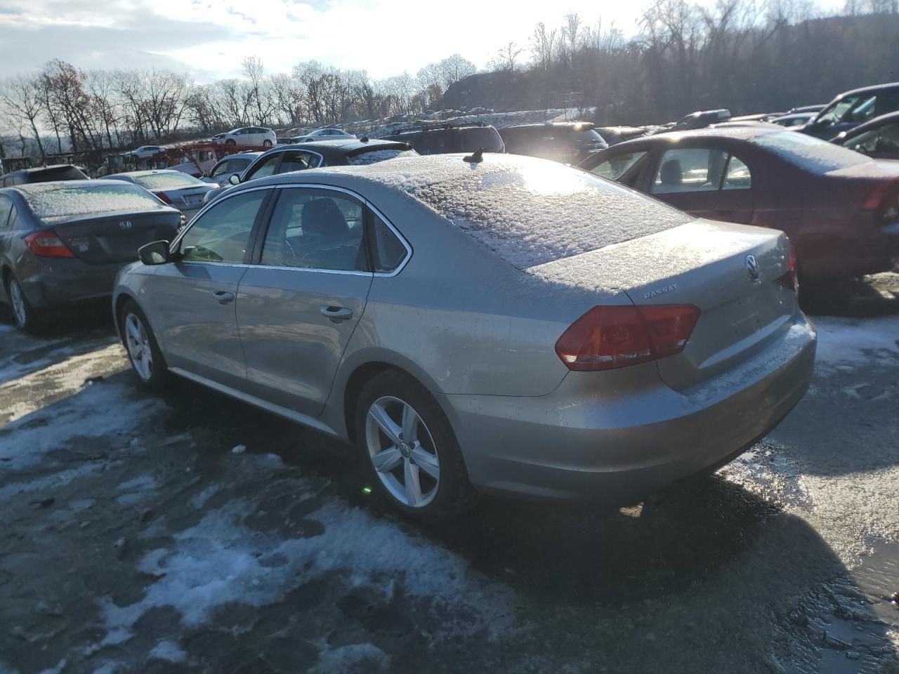 2014 Volkswagen Passat - Image 2