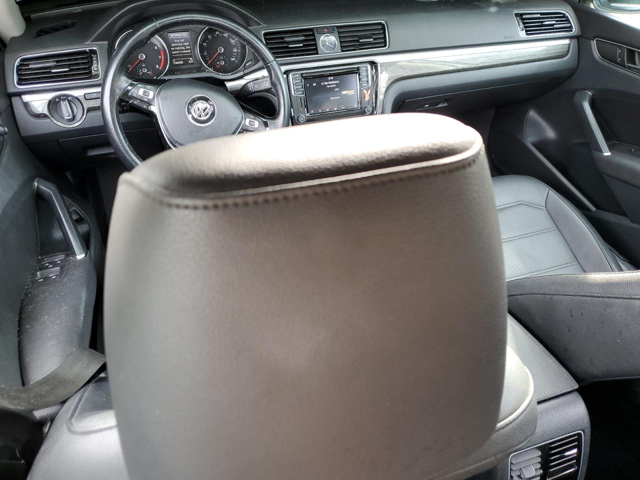 2017 Volkswagen Passat - Image 8