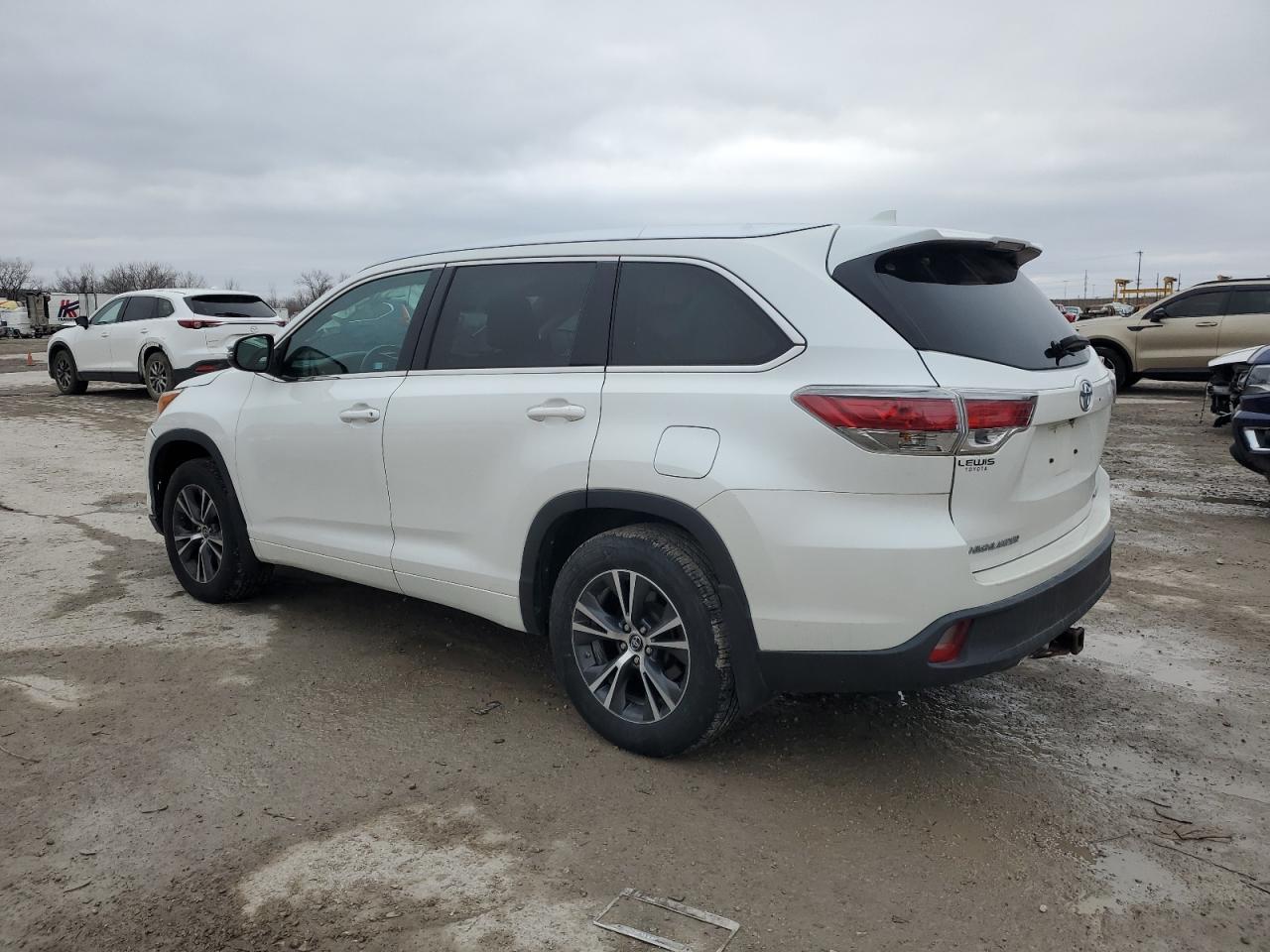 2016 Toyota Highlander - Image 2