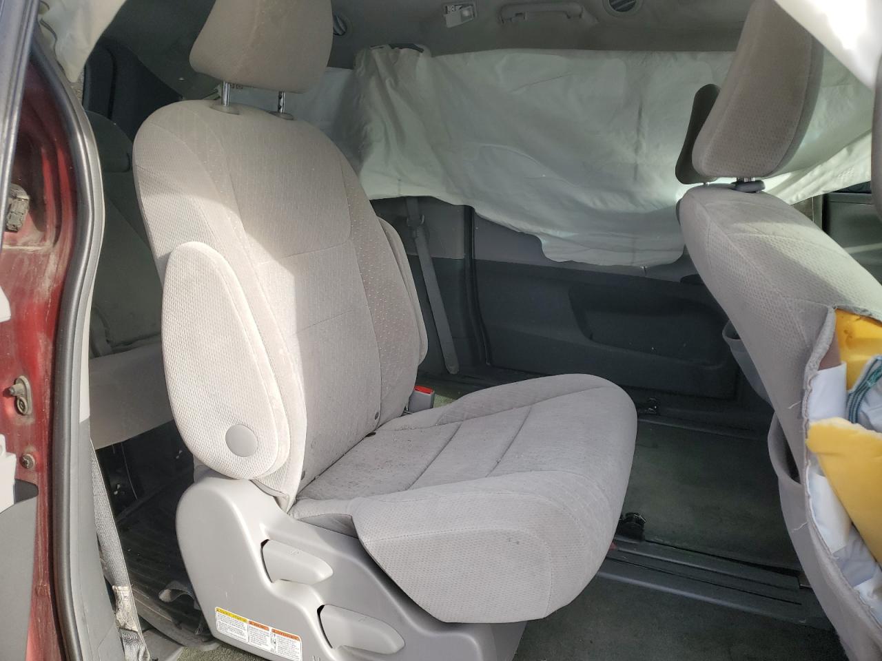 2017 Toyota Sienna - Image 12