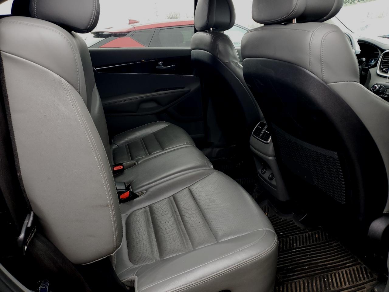 2016 Kia Sorento - Image 11