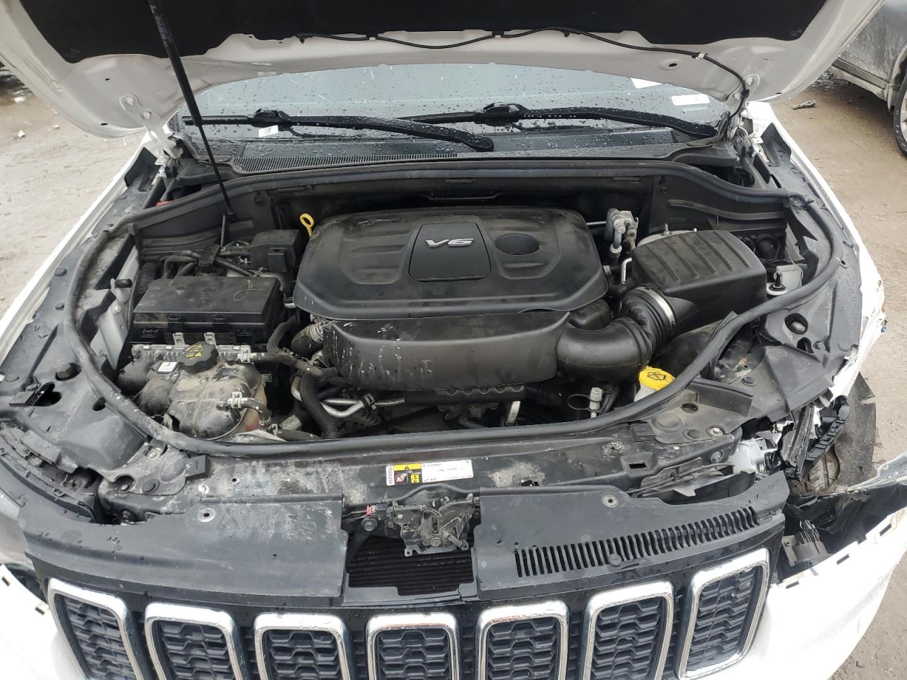 2017 Jeep Grand Cherokee - Image 14