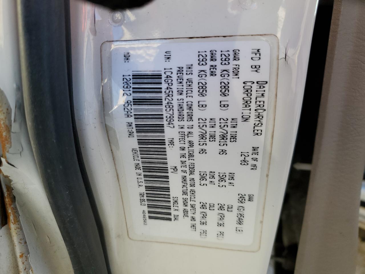 2004 Chrysler Town & Country - Image 15