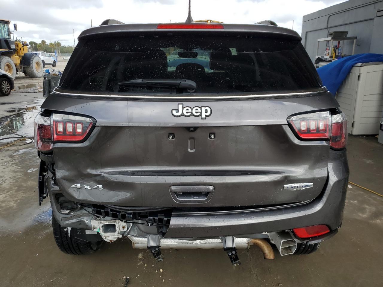 VIN 3C4NJDBB1JT418855 2018 JEEP COMPASS no.6