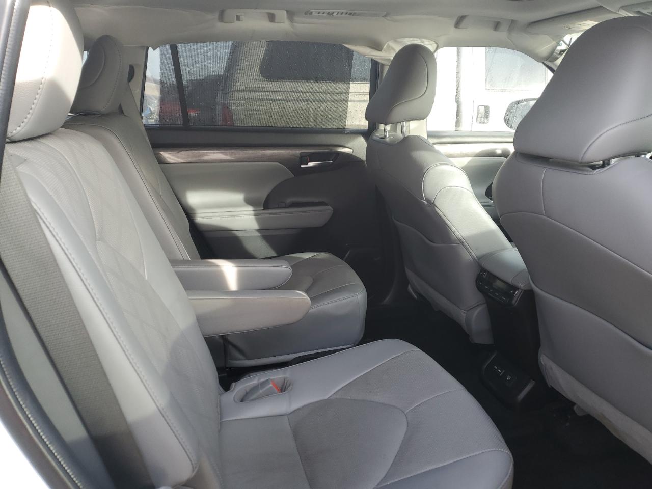 2022 Toyota Highlander Platinum VIN: 5TDFZRBH8NS174409 Lot: 83813594