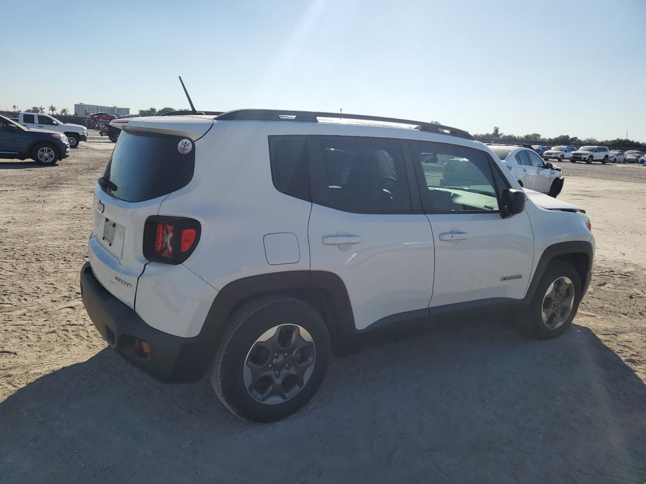 2016 Jeep Renegade - Image 3