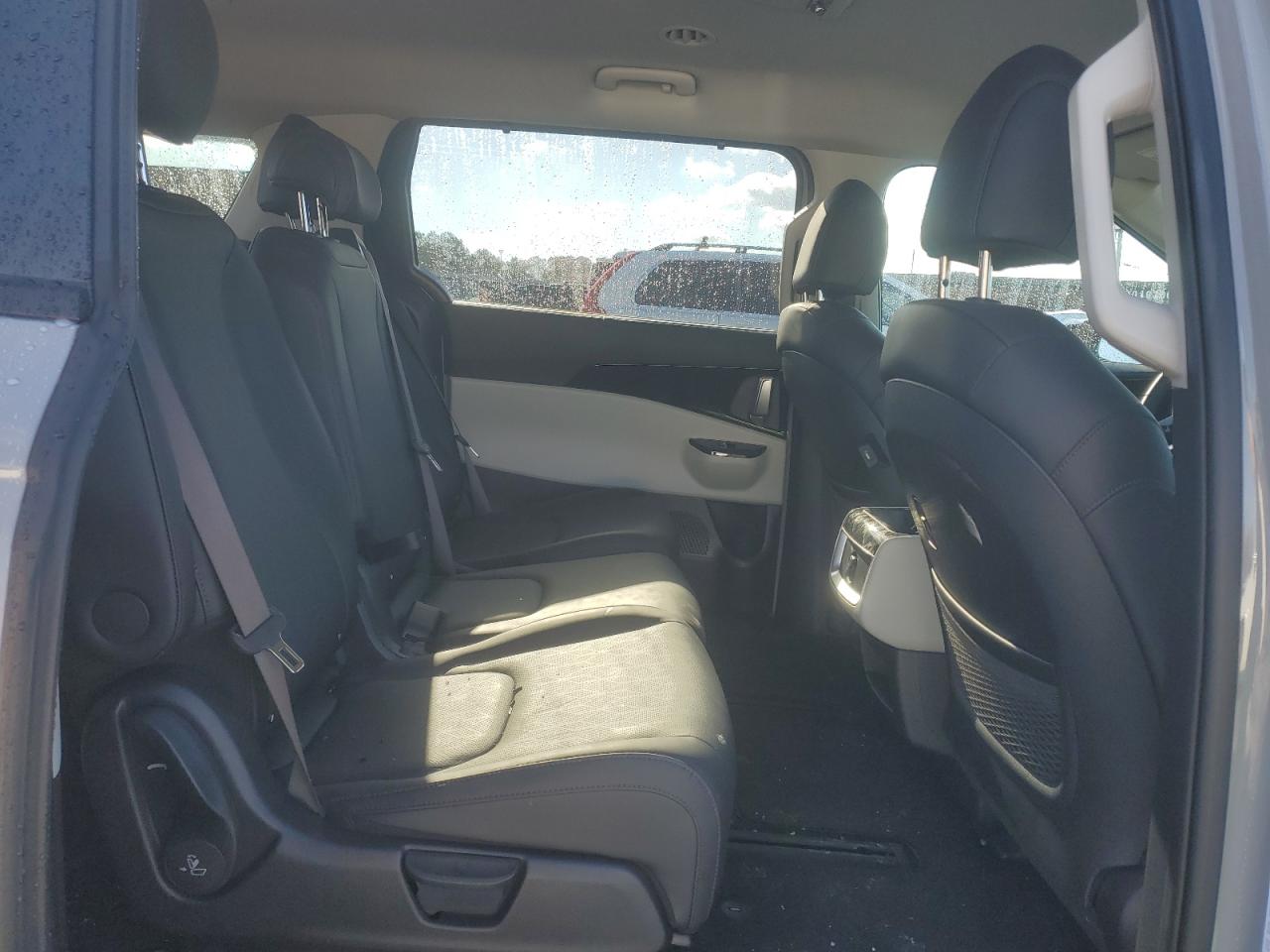2024 Kia Carnival - Image 11