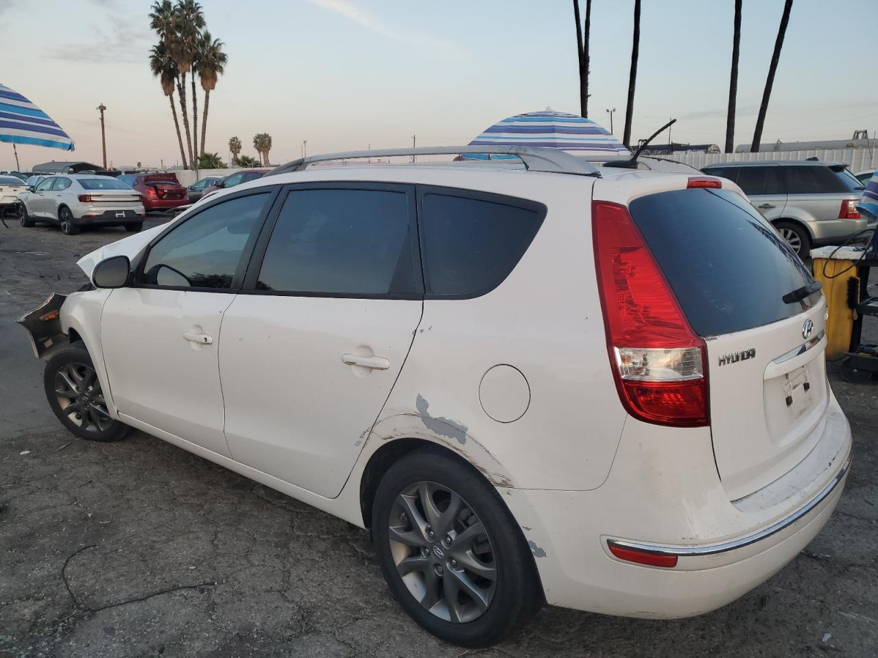 2012 Hyundai Elantra - Image 2