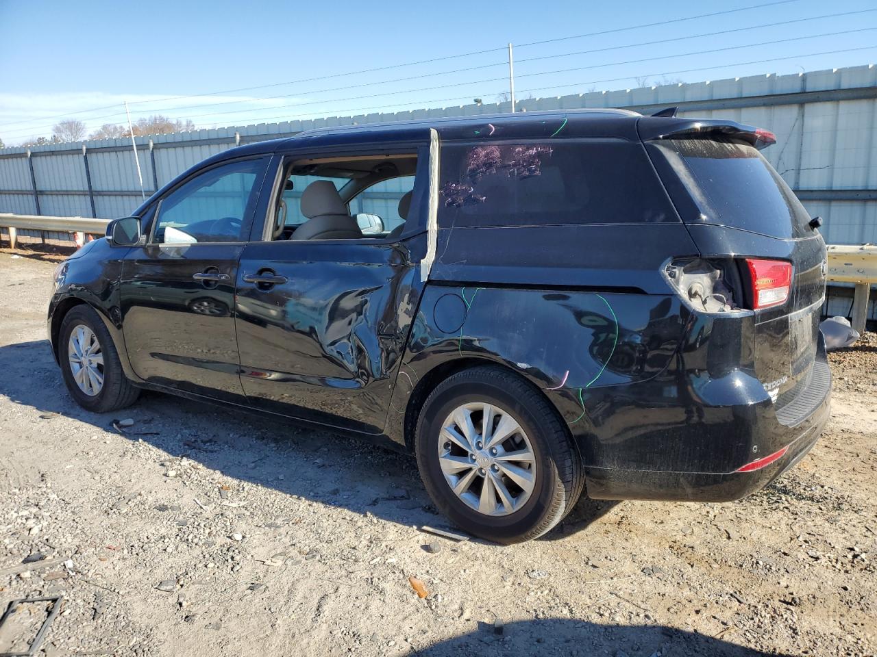 2016 Kia Sedona - Image 2