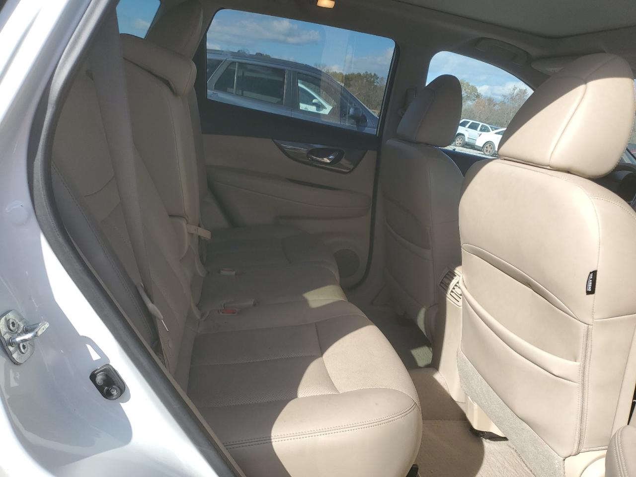 2014 Nissan Rogue - Image 12