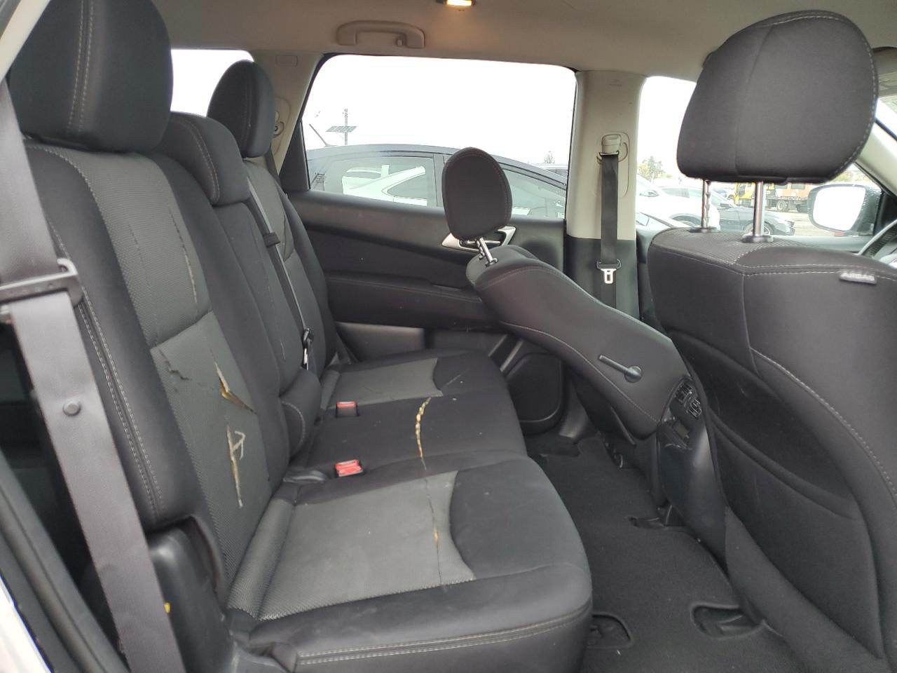 2017 Nissan Pathfinder - Image 11