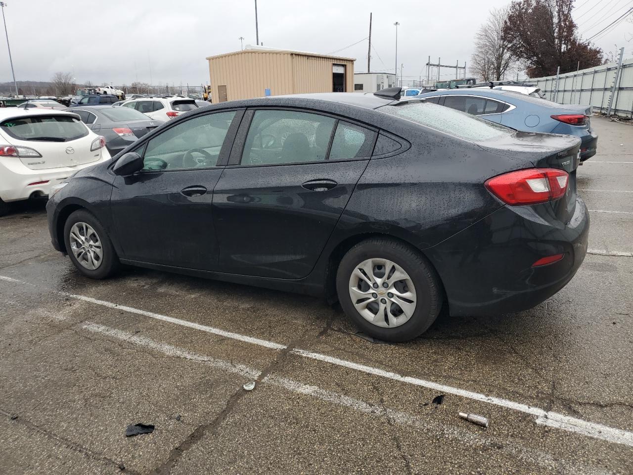 2019 Chevrolet Cruze - Image 2