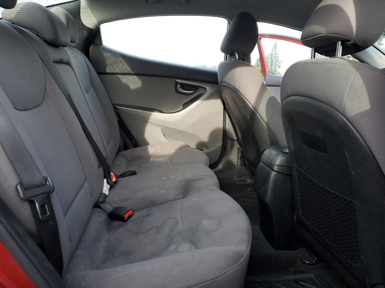 2016 Hyundai Elantra - Image 10