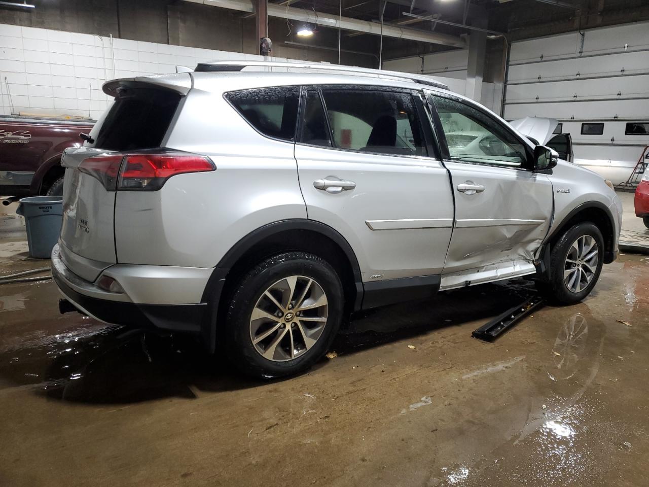 2016 Toyota RAV 4 - Image 3