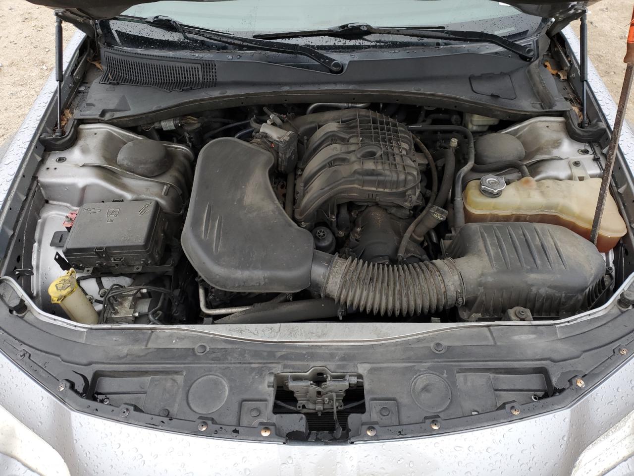 2015 Chrysler 300 - Image 12