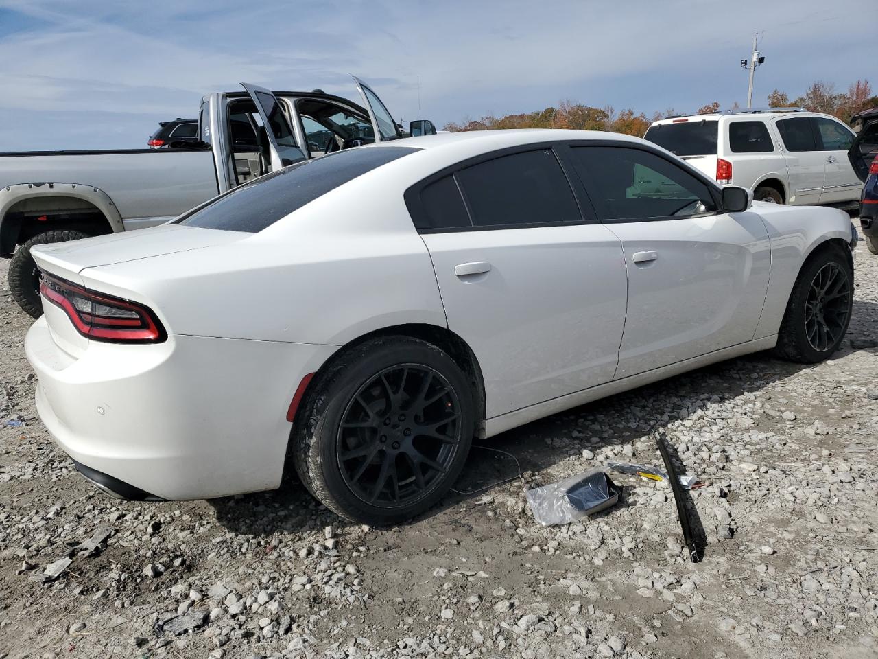 VIN 2C3CDXBGXKH657461 2019 DODGE CHARGER no.3