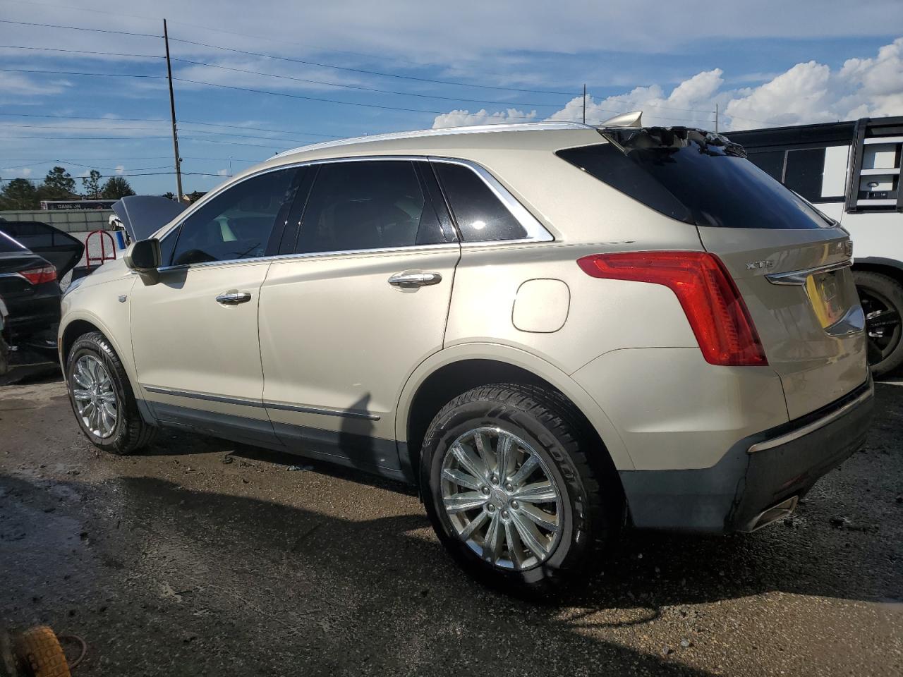 VIN 1GYKNBRS2HZ121835 2017 CADILLAC XT5 no.2