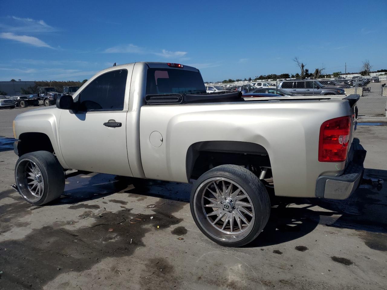 2009 Chevrolet Silverado - Image 2