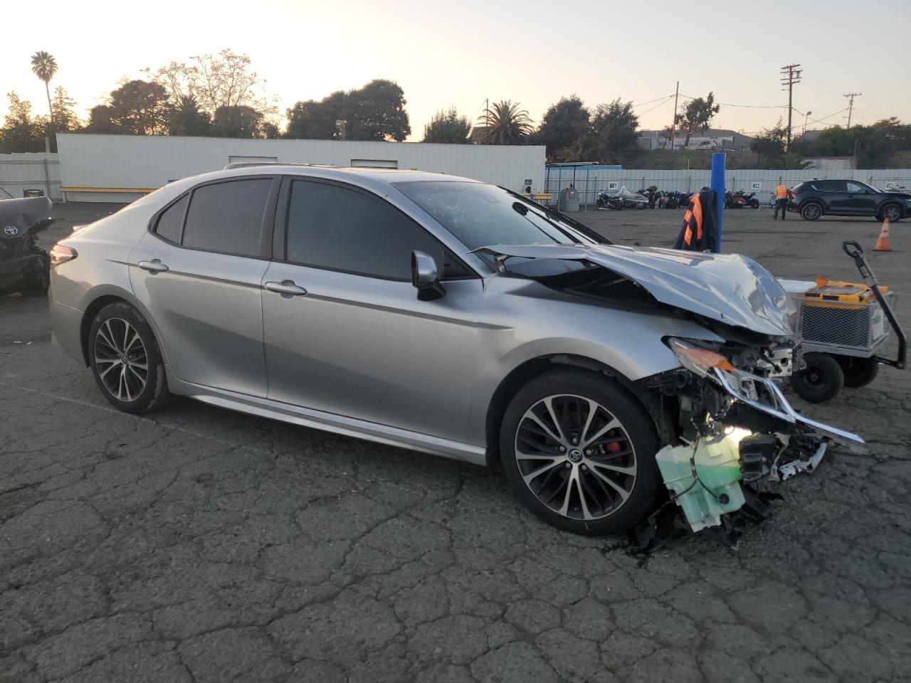 VIN 4T1B11HK7JU643937 2018 TOYOTA CAMRY no.4