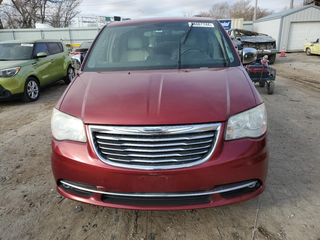 2013 Chrysler Town & Country - Image 5