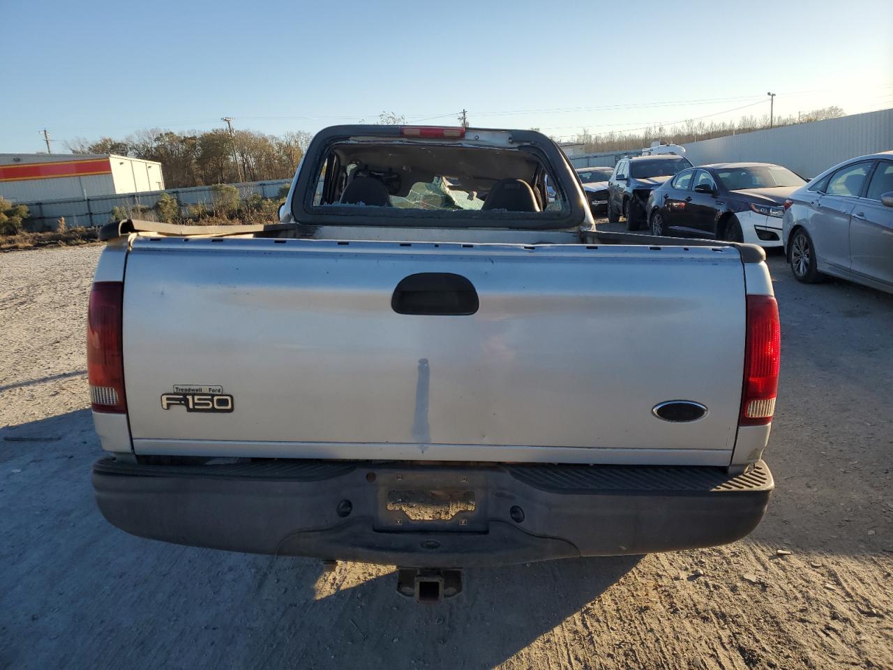 2003 Ford F150 VIN: 1FTRF18233NA90611 Lot: 70284375