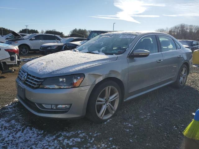 Sedans VOLKSWAGEN PASSAT 2012 Srebrny