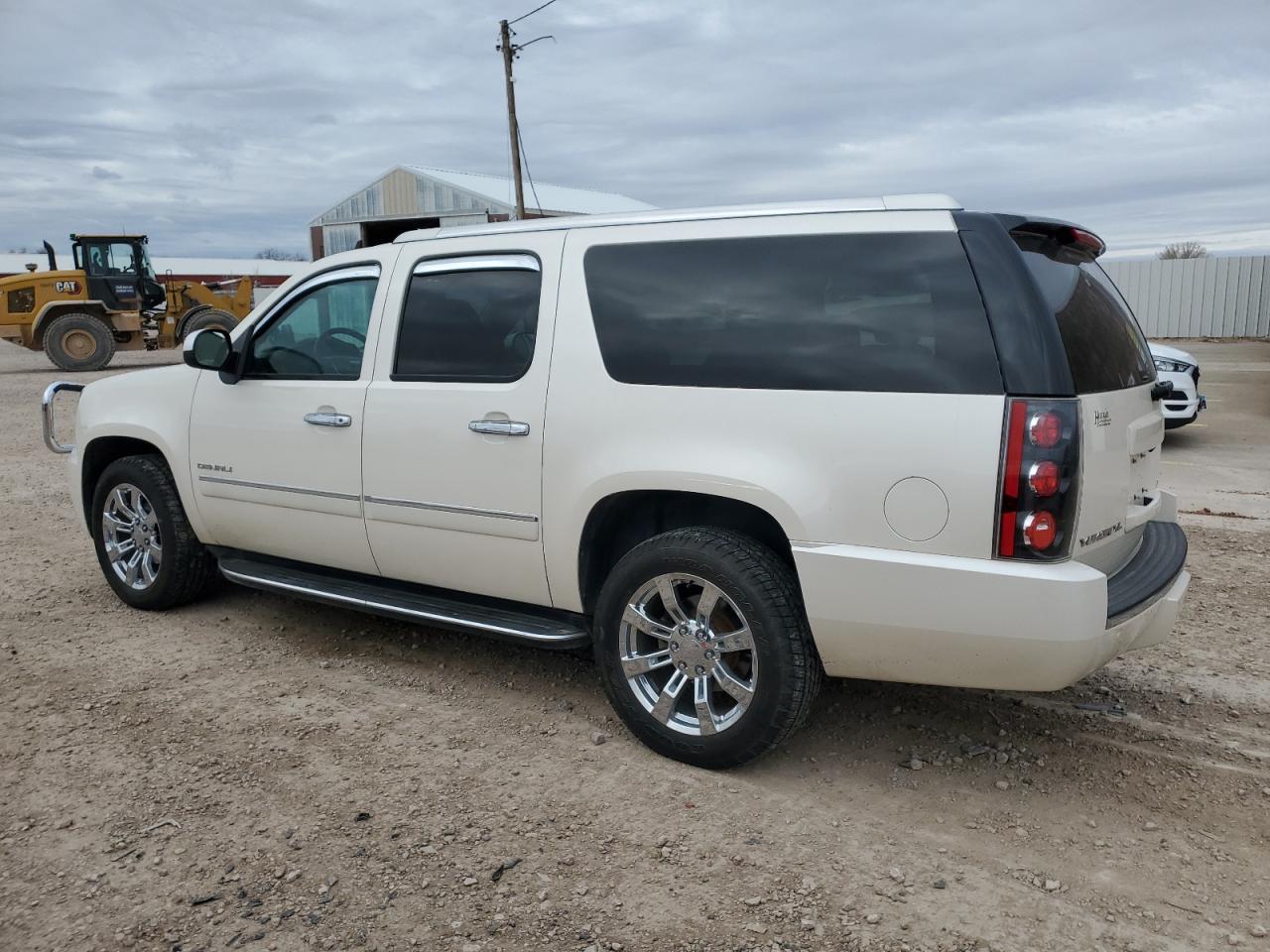 2014 GMC Yukon - Image 2
