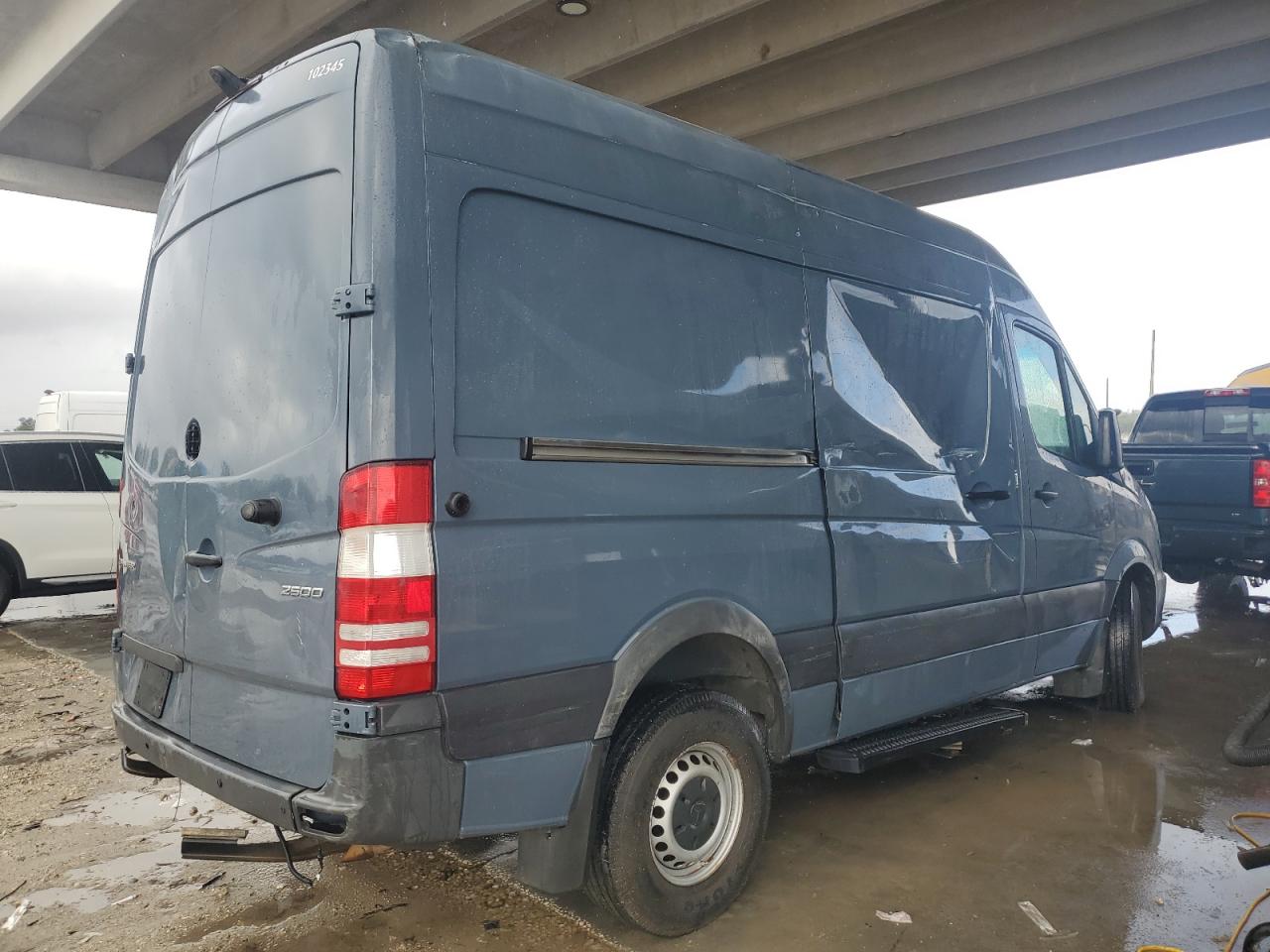 VIN WD3PE7CD6JP623018 2018 MERCEDES-BENZ SPRINTER no.3