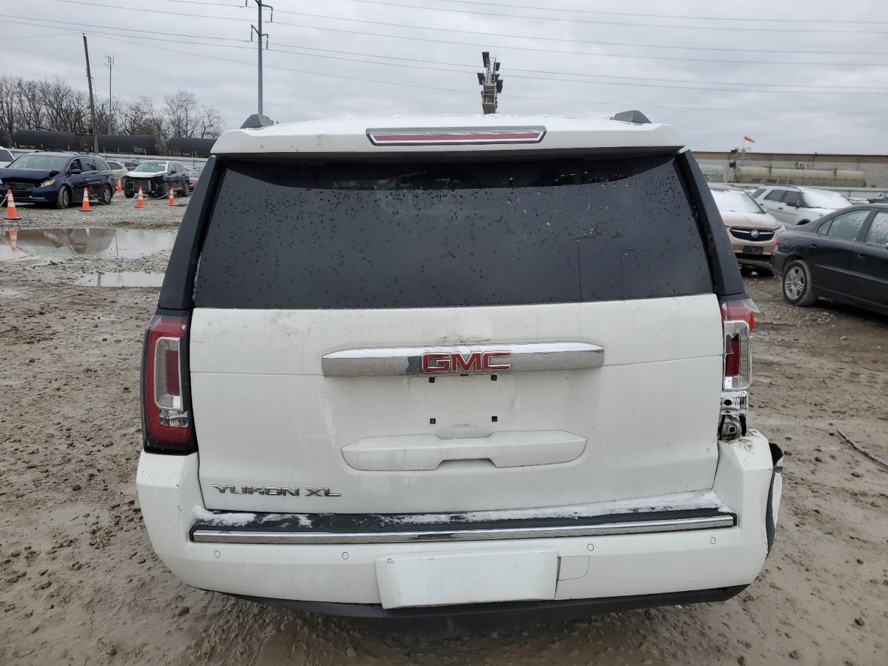 2017 GMC Yukon - Image 6