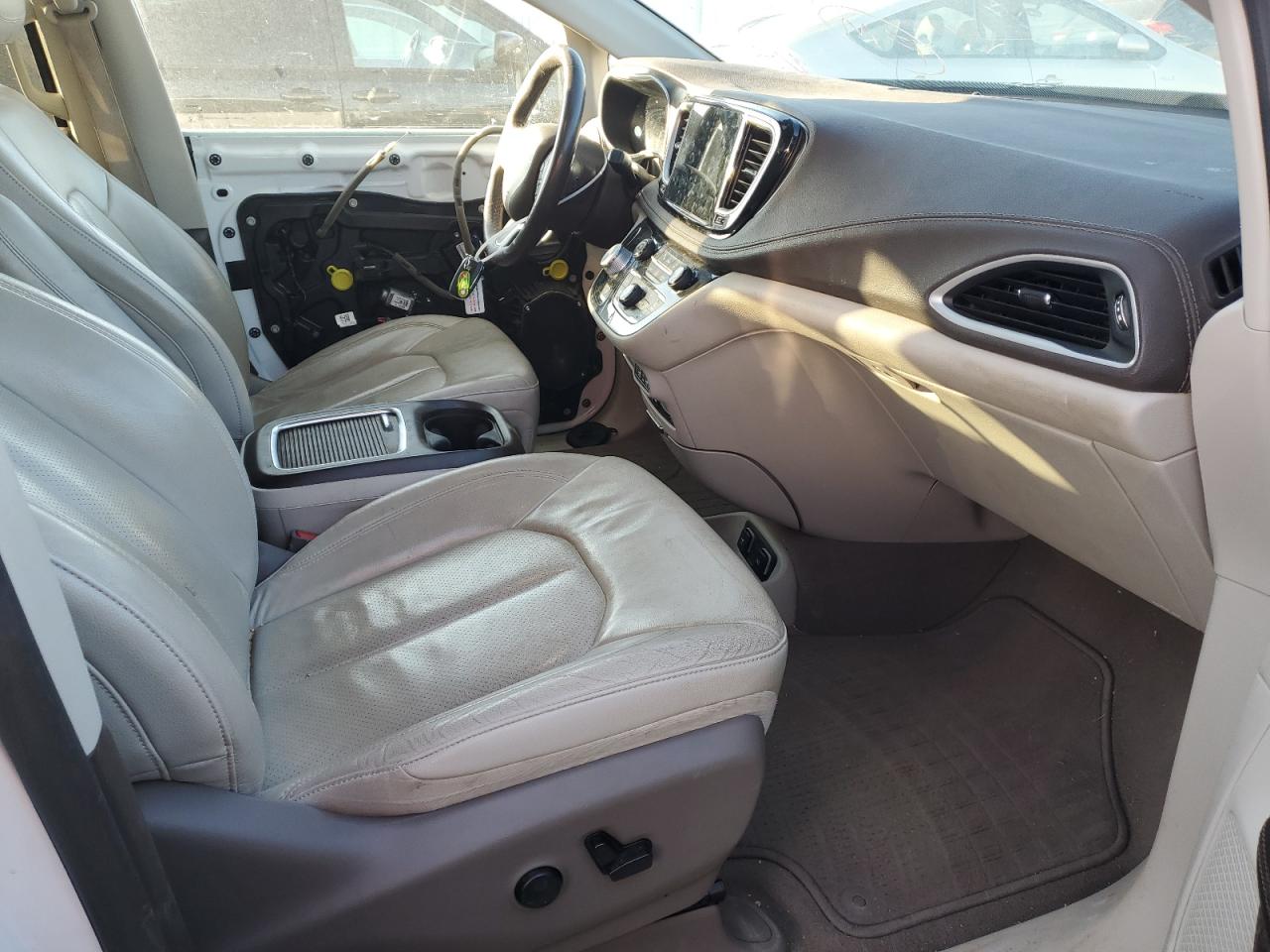 2021 Chrysler Pacifica - Image 7