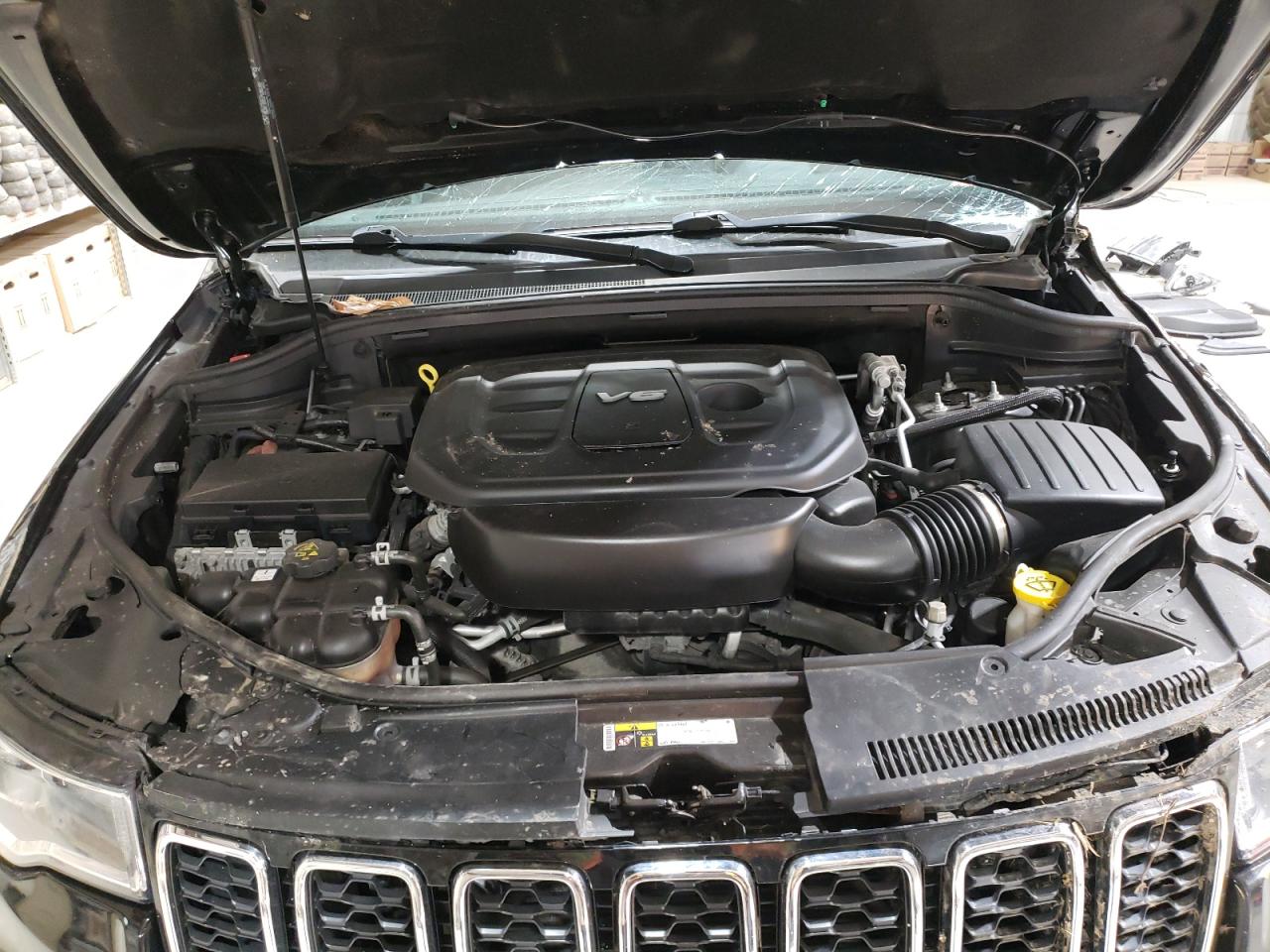 2017 Jeep Grand Cherokee - Image 13