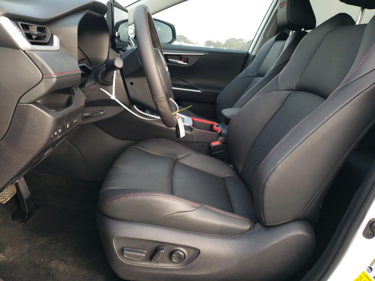 2024 Toyota RAV 4 - Image 7