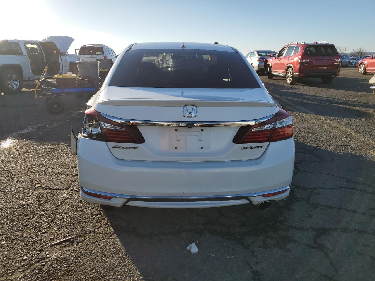 VIN 1HGCR2F5XGA019677 2016 HONDA ACCORD no.6