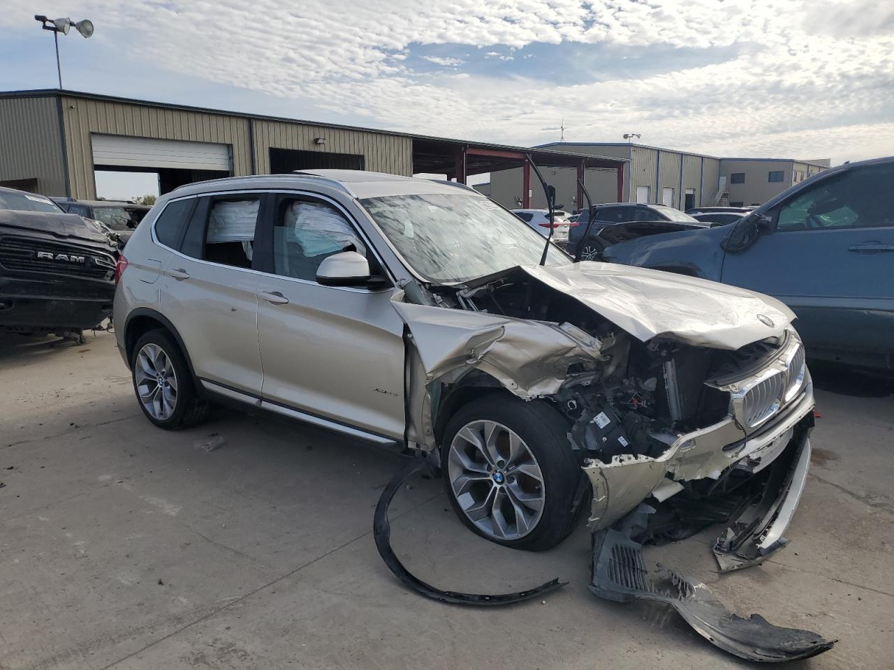 VIN 5UXWX9C57H0T02865 2017 BMW X3 no.4