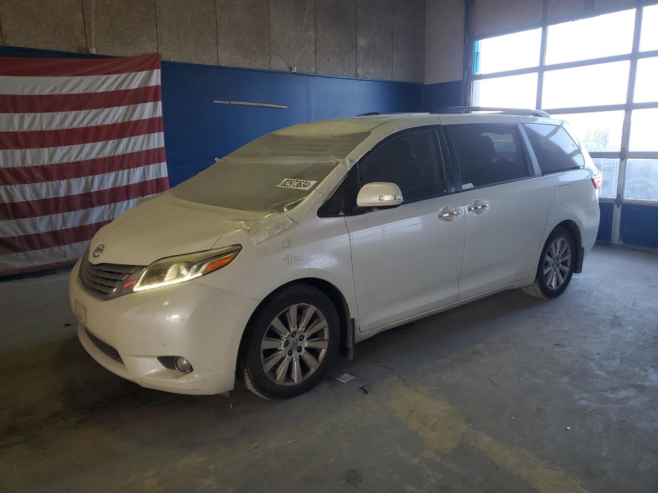 2015 Toyota Sienna - Image 1