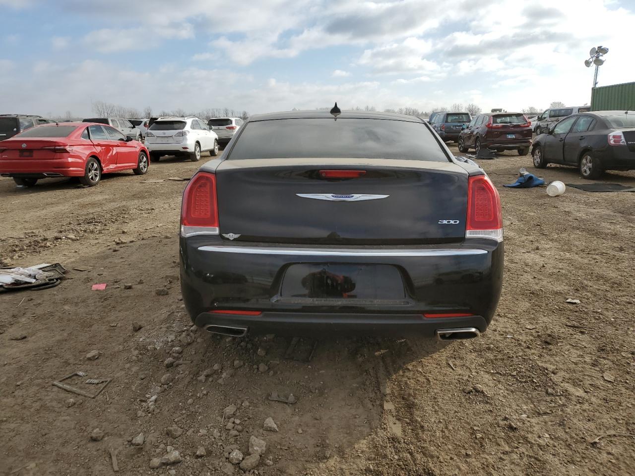 2019 Chrysler 300 - Image 6