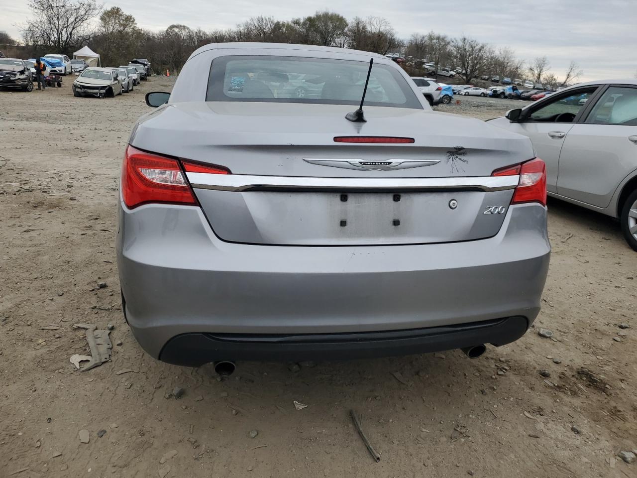 2013 Chrysler 200 - Image 6